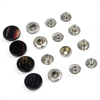 Boutons-pression militaires noirs