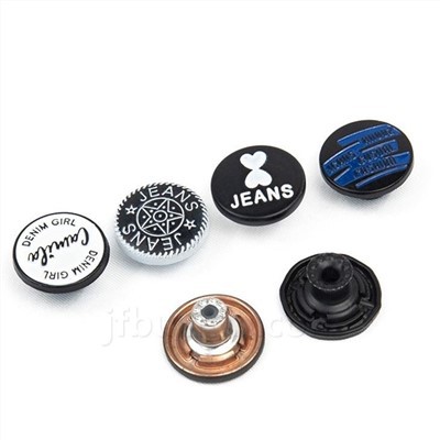 Remplacement du bouton en jean bleu