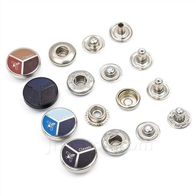 Boutons-pression en métal colorés