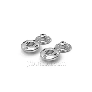 Coudre des boutons-pression sur des vêtements