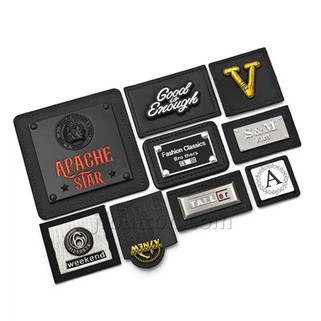 Patch en cuir noir avec logo en métal