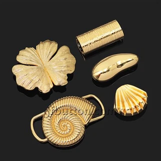 Boucle en métal conque en or