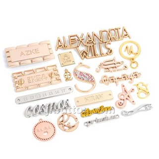 Petites étiquettes métalliques gravées