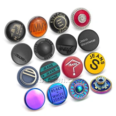 Boutons en or de veste en jean noir