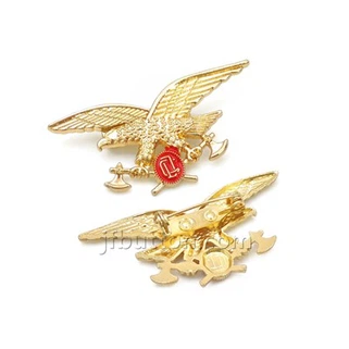 Broches et épingles élégantes
